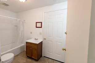 1050 E Jackson Ave, Cottage Grove, OR 97424 - Photo 12