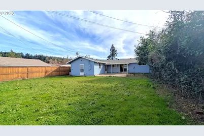 1050 E Jackson Ave, Cottage Grove, OR 97424 - Photo 4