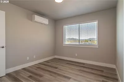 1542 W Thyme Dr, Roseburg, OR 97471 - Photo 24