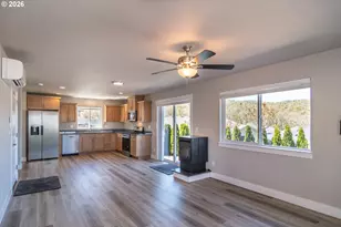 1542 W Thyme Dr, Roseburg, OR 97471 - Photo 6