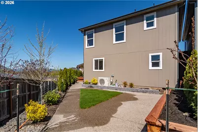 1542 W Thyme Dr, Roseburg, OR 97471 - Photo 44