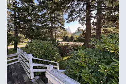 518 S Wall St, Coos Bay, OR 97420 - Photo 6