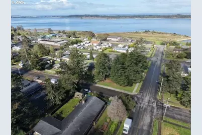 518 S Wall St, Coos Bay, OR 97420 - Photo 16