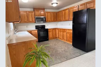 518 S Wall St, Coos Bay, OR 97420 - Photo 22