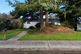518 S Wall St, Coos Bay, OR 97420 - Photo 2