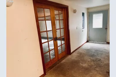 518 S Wall St, Coos Bay, OR 97420 - Photo 40
