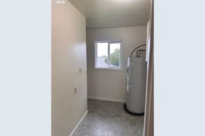 518 S Wall St, Coos Bay, OR 97420 - Photo 36