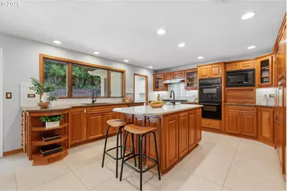 18132 Westview Dr, Lake Oswego, OR 97034 - Photo 16