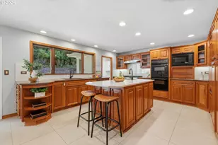 18132 Westview Dr, Lake Oswego, OR 97034 - Photo 16