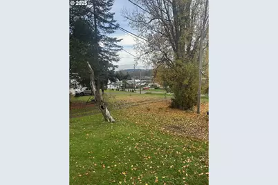 122 NE 4th St, Willamina, OR 97396 - Photo 36