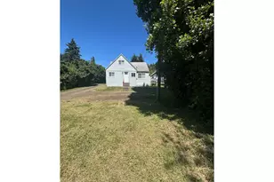 122 NE 4th St, Willamina, OR 97396 - Photo 1