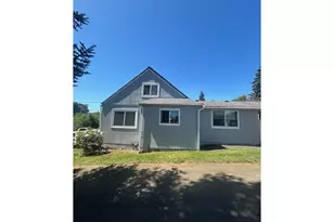 122 NE 4th St, Willamina, OR 97396 - Photo 4