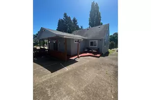 122 NE 4th St, Willamina, OR 97396 - Photo 6