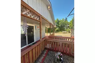 122 NE 4th St, Willamina, OR 97396 - Photo 4