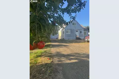 122 NE 4th St, Willamina, OR 97396 - Photo 1