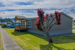 1314 Bothwick St, Myrtle Point, OR 97458 - Photo 2