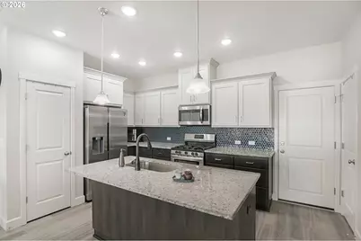 6826 SE Crimson Ln, Hillsboro, OR 97123 - Photo 8