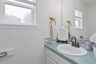 18137 Grey Ave, Sandy, OR 97055 - Photo 12