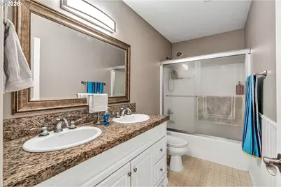 389 NW Sadie Ct, Hillsboro, OR 97124 - Photo 16