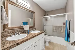 389 NW Sadie Ct, Hillsboro, OR 97124 - Photo 16