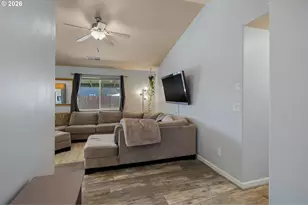 1075 Bradshaw Ln, Creswell, OR 97426 - Photo 8