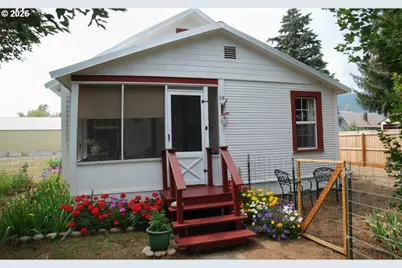 115 Bell St W, Halfway, OR 97834 - Photo 1