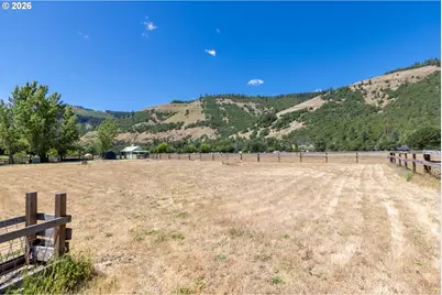 992 Highway 142, Lyle, WA 98635 - Photo 18