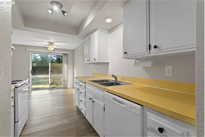 509 E Pinehurst Dr, Newberg, OR 97132 - Photo 18
