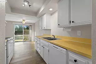 509 E Pinehurst Dr, Newberg, OR 97132 - Photo 18