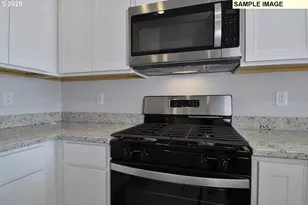 1281 Parkside Ave, Woodburn, OR 97071 - Photo 8