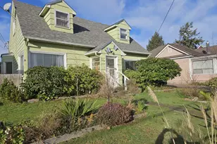 2238 Marion St, North Bend, OR 97459 - Photo 2