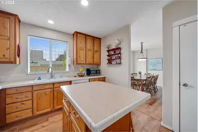 2105 9th St, Tillamook, OR 97141 - Photo 6