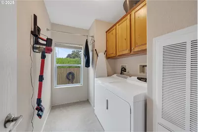 2105 9th St, Tillamook, OR 97141 - Photo 16