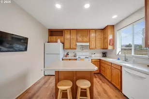 2105 9th St, Tillamook, OR 97141 - Photo 4