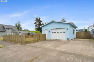 2105 9th St, Tillamook, OR 97141 - Photo 20