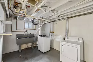 8124 SE Ash St, Portland, OR 97215 - Photo 24