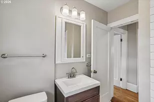 8124 SE Ash St, Portland, OR 97215 - Photo 14