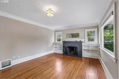 8124 SE Ash St, Portland, OR 97215 - Photo 4