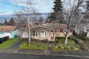 731 E 19th St, The Dalles, OR 97058 - Photo 2