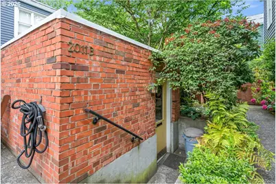 711 NW 20th Ave, Portland, OR 97209 - Photo 24