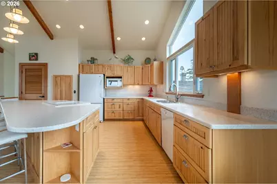 1122 Three Wood Dr, Bandon, OR 97411 - Photo 14
