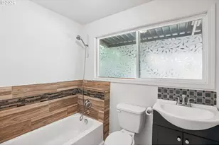 11745 SE Pine St, Portland, OR 97216 - Photo 24