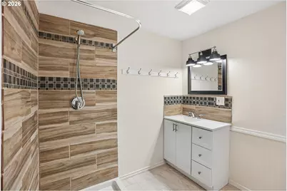 11745 SE Pine St, Portland, OR 97216 - Photo 22