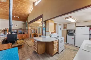 54124 Old Broadbent Rd, Myrtle Point, OR 97458 - Photo 10