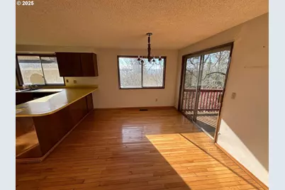 6571 Oakridge Dr, Gladstone, OR 97027 - Photo 8