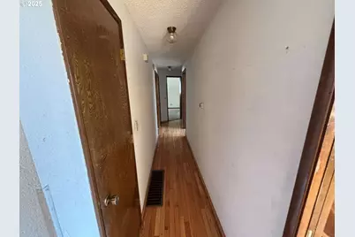 6571 Oakridge Dr, Gladstone, OR 97027 - Photo 12