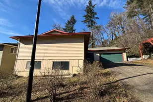 6571 Oakridge Dr, Gladstone, OR 97027 - Photo 2