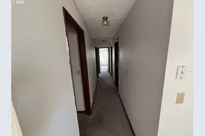 6571 Oakridge Dr, Gladstone, OR 97027 - Photo 28