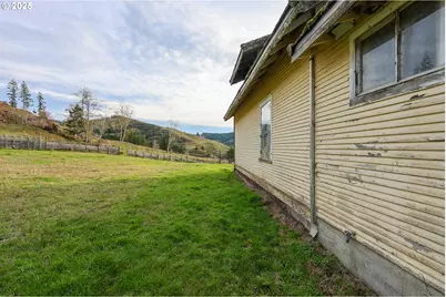 96312 Shutters Creek Ln, North Bend, OR 97459 - Photo 16