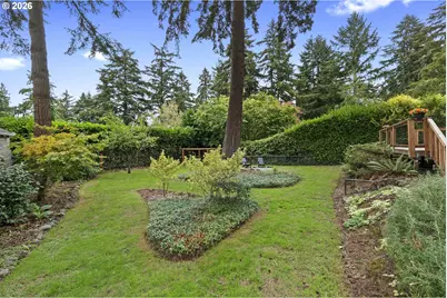 9511 NE Skidmore St, Portland, OR 97220 - Photo 28